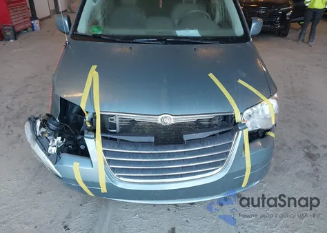 2010 Chrysler Town & Country Touring из США, поврежденный, VIN 2A4RR5D14AR142592